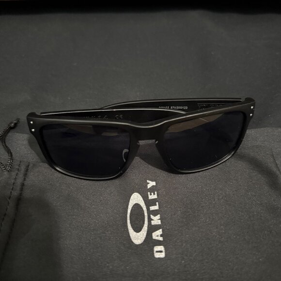 NEW Oakley Holbrook Mens Sunglasses 9102 Black Matte Frame Red Icons - Picture 5 of 7